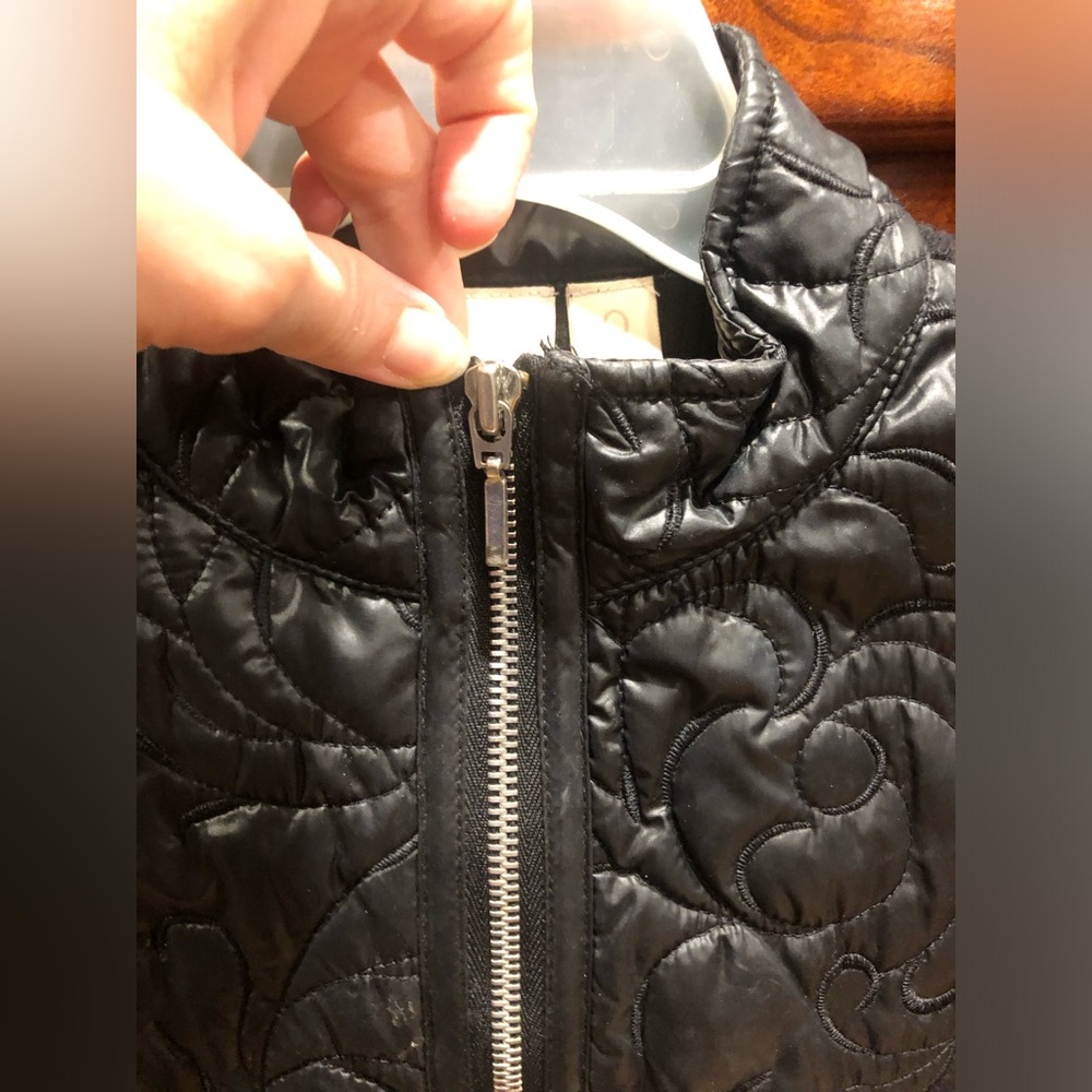 2/$30 Chico’s Black Quilted Vest Sz 0(S) Floral Zip Front - Picture 7 of 13
